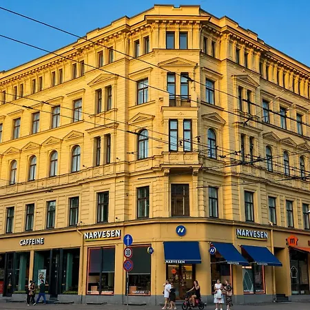 Riga Centre Stay With Balcony & Lift - 5-Min Walk To Old Town Riga