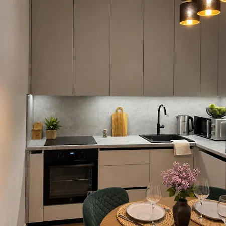 Riga Centre Stay With Balcony & Lift - 5-Min Walk To Old Town * Riga