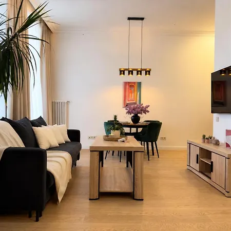 Riga Centre Stay With Balcony & Lift - 5-Min Walk To Old Town * Riga